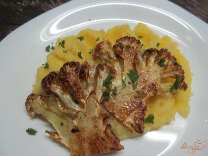 Фото приготовление рецепта: Картофельное пюре с отбивными из цветной капусты шаг №4