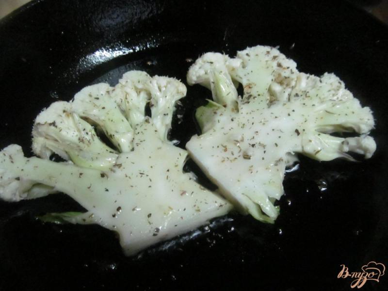 Фото приготовление рецепта: Картофельное пюре с отбивными из цветной капусты шаг №3