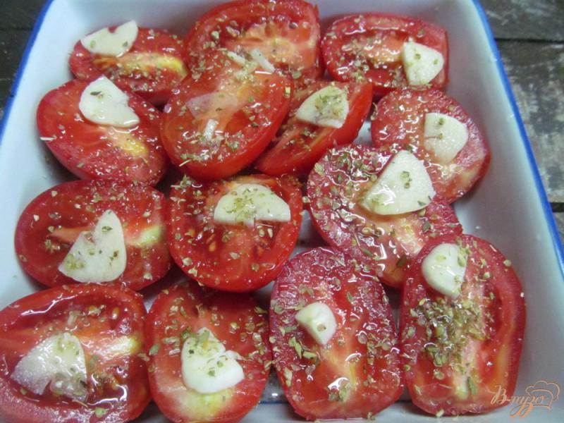 Фото приготовление рецепта: Салат с печеными томатами и рукколой шаг №1