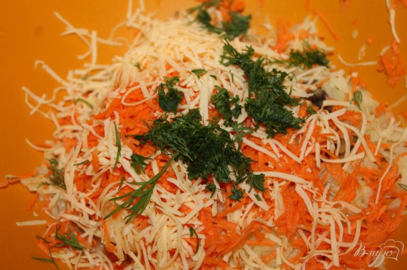 Фото приготовление рецепта: Овощные котлеты из печеного баклажана с сыром и морковью шаг №4