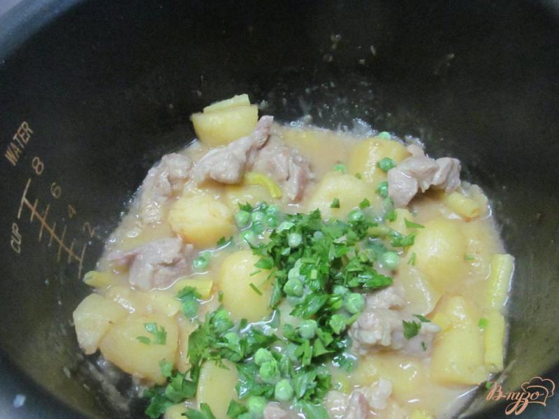 Фото приготовление рецепта: Свинина с картофелем и бобовыми в мультиварке шаг №5