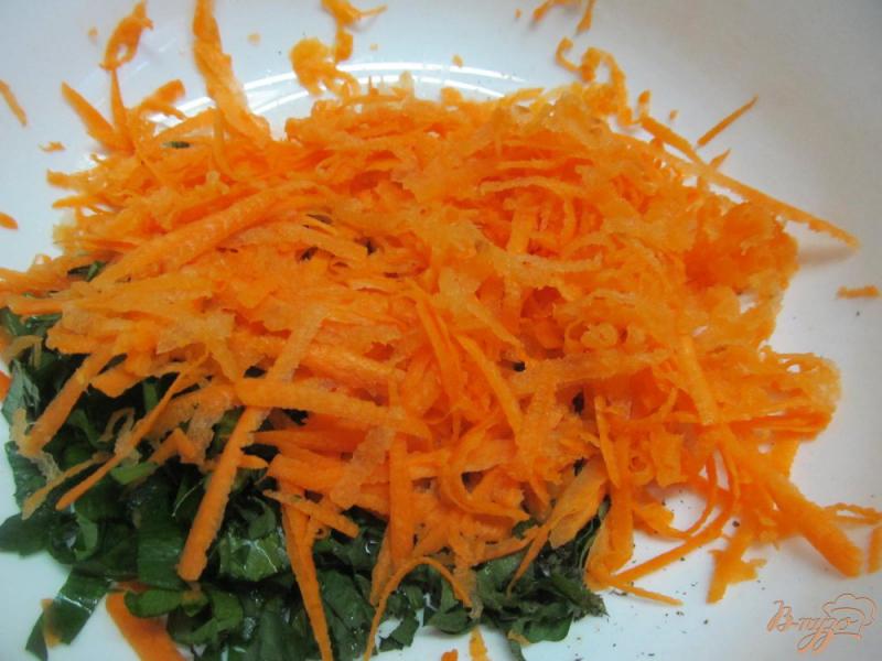 Фото приготовление рецепта: Морковный салат с сыром «Фета» шаг №2