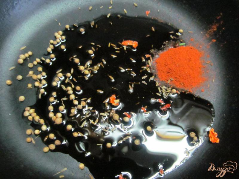Фото приготовление рецепта: Морковный салат с сыром «Фета» шаг №3