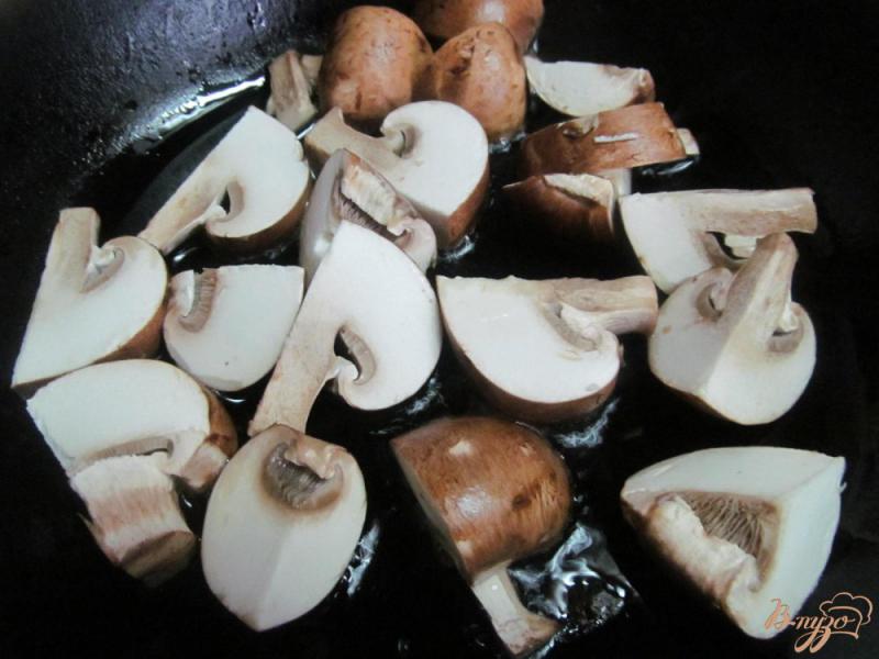 Фото приготовление рецепта: Жареная капуста с грибами и ветчиной шаг №1