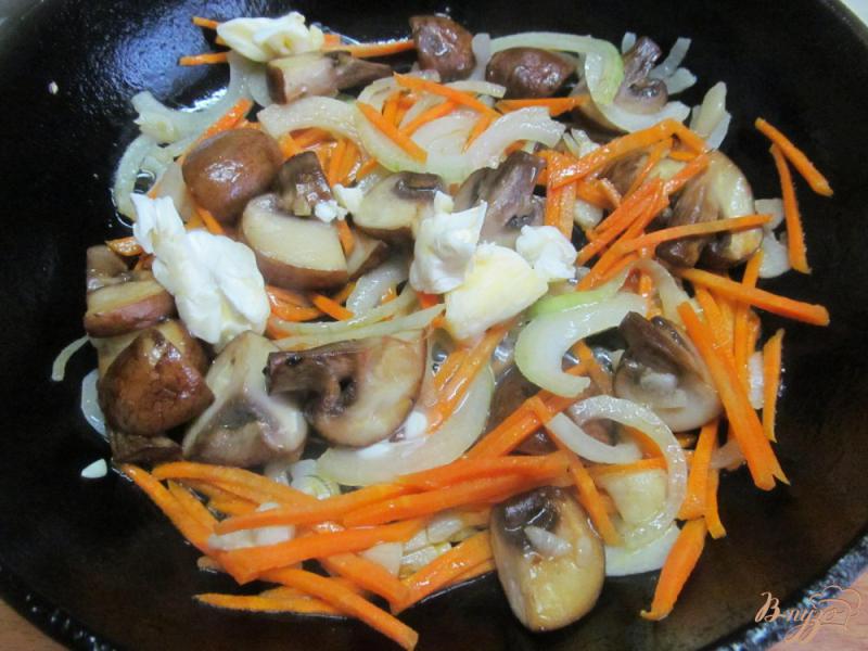 Фото приготовление рецепта: Жареная капуста с грибами и ветчиной шаг №2