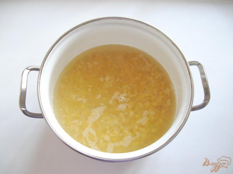 Фото приготовление рецепта: Гороховый суп с сервелатом и маслинами шаг №1