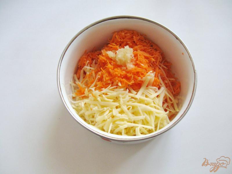 Фото приготовление рецепта: Гренки с морковью и сыром шаг №3