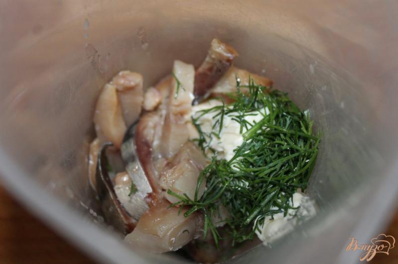 Фото приготовление рецепта: Масло с рыбным вкусом на бутерброды шаг №3