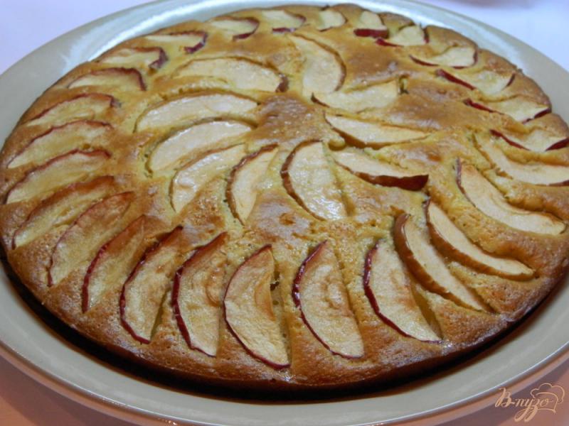 Фото приготовление рецепта: Быстрый пирог с яблоками шаг №6