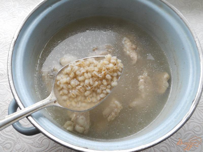 Фото приготовление рецепта: Суп с перловкой и мясом шаг №2