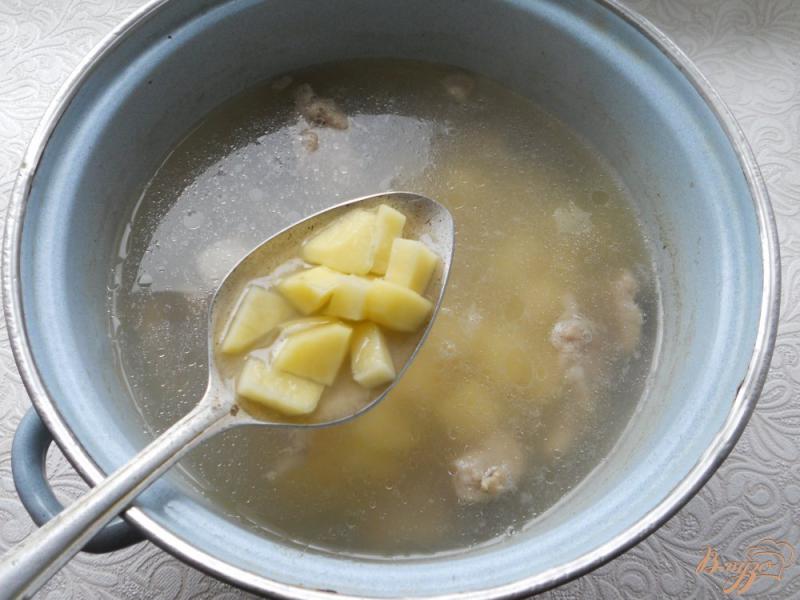 Фото приготовление рецепта: Суп с перловкой и мясом шаг №3
