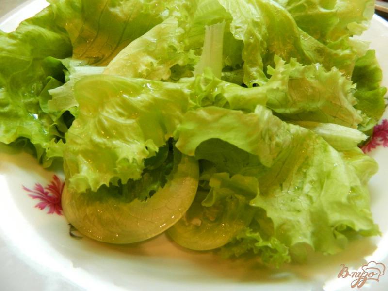 Фото приготовление рецепта: Салат из помидоров, огурцов и сладкой кукурузы шаг №2