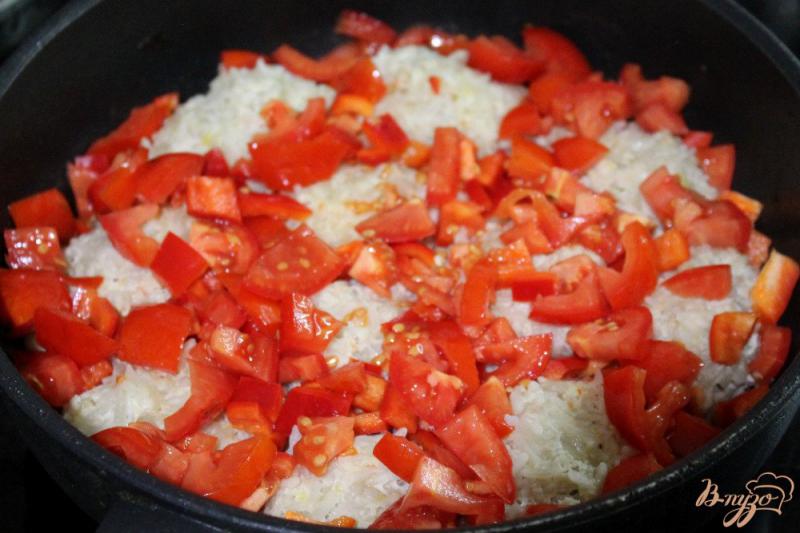 Фото приготовление рецепта: Тефтели с перцем и помидором шаг №5