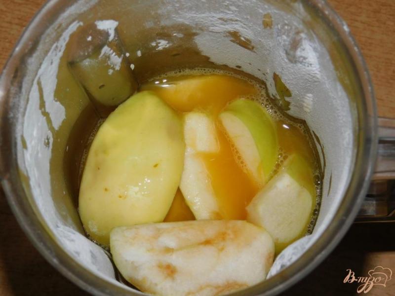 Фото приготовление рецепта: Яблочно-апельсиновый фреш шаг №3
