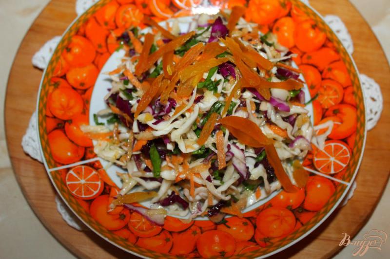 Фото приготовление рецепта: Капустный салат с курагой шаг №5