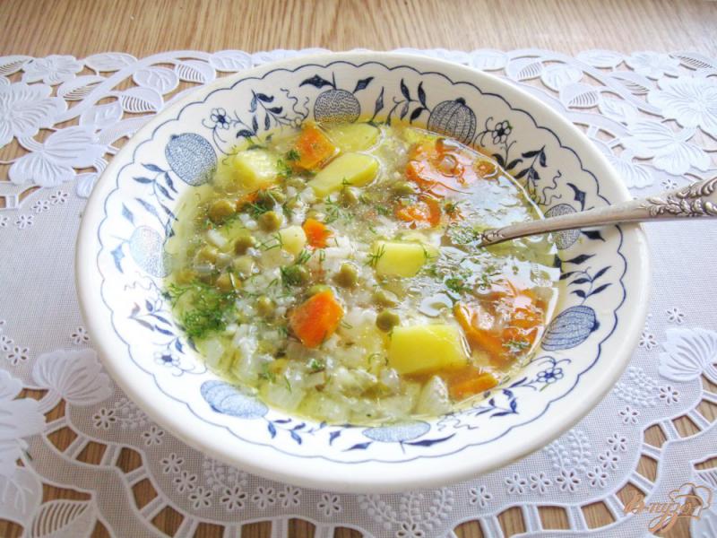 Фото приготовление рецепта: Суп с рисом и зеленым горошком шаг №7