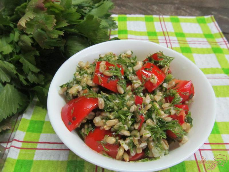 Фото приготовление рецепта: Салат из овса с помидором шаг №5