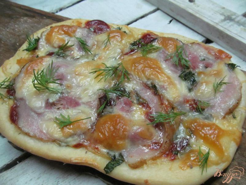 Фото приготовление рецепта: Пицца с сельдереем и моцареллой шаг №8