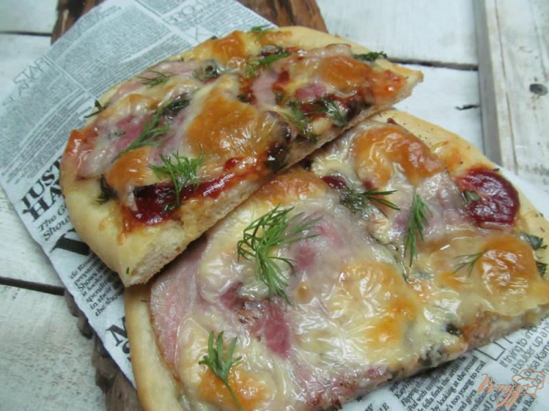 Фото приготовление рецепта: Пицца с сельдереем и моцареллой шаг №9