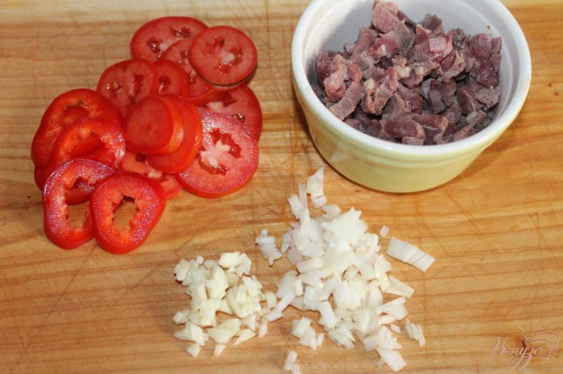Фото приготовление рецепта: Баклажаны с мясной начинкой и помидорами шаг №2