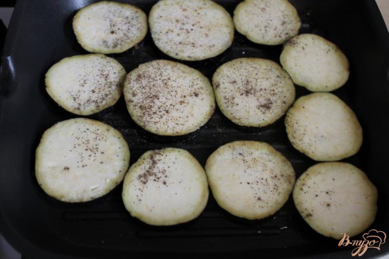 Фото приготовление рецепта: Баклажаны с мясной начинкой и помидорами шаг №4