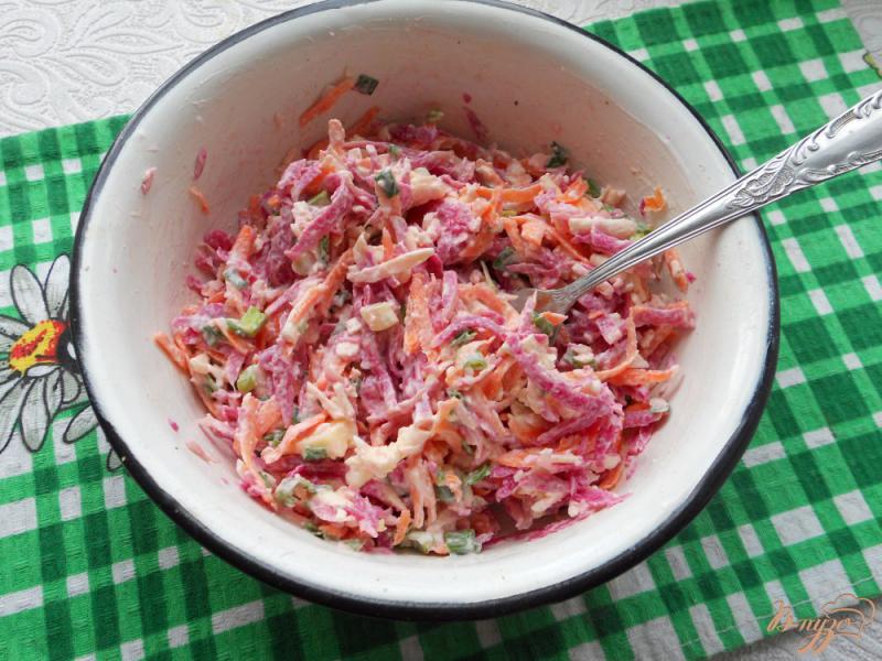 Фото приготовление рецепта: Салат из красной редьки с брынзой шаг №5