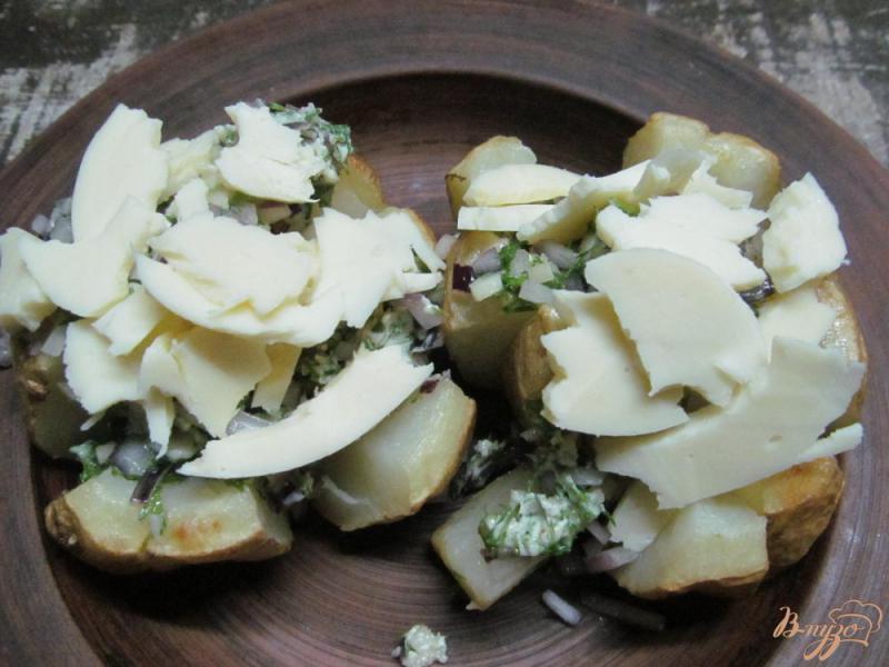 Фото приготовление рецепта: Запеченный картофель под сливочным соусом шаг №9