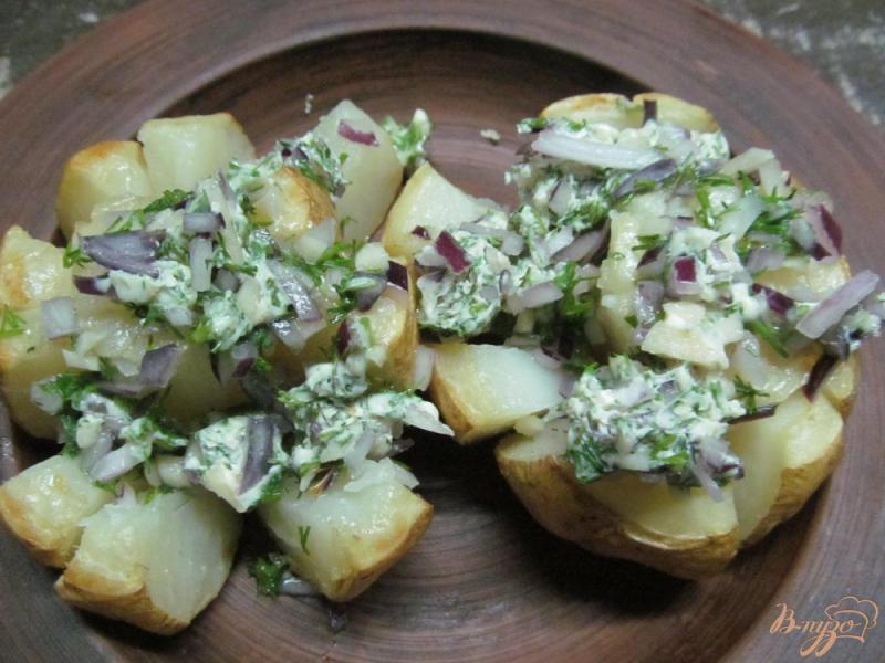 Фото приготовление рецепта: Запеченный картофель под сливочным соусом шаг №8