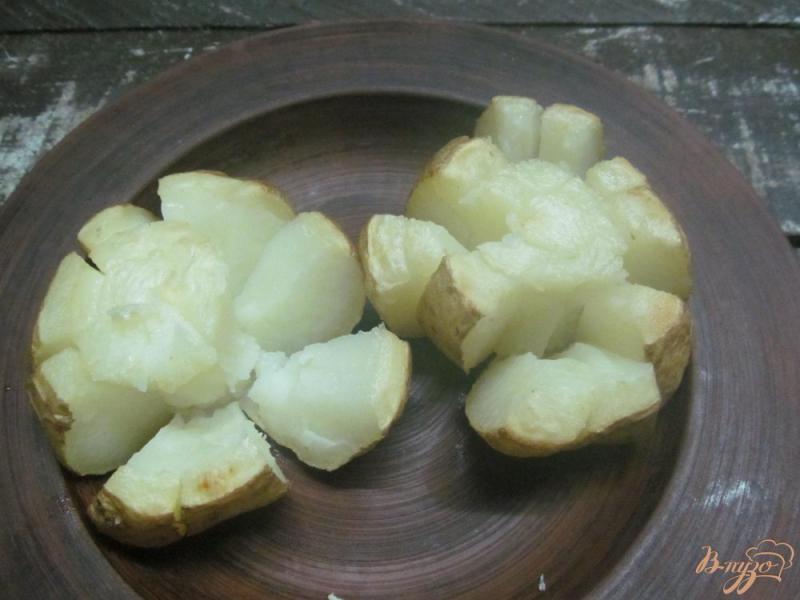 Фото приготовление рецепта: Запеченный картофель под сливочным соусом шаг №7