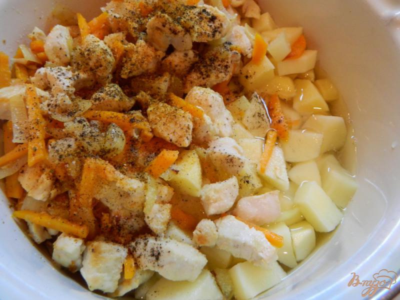 Фото приготовление рецепта: Тушеный картофель с мясом и помидорами шаг №6