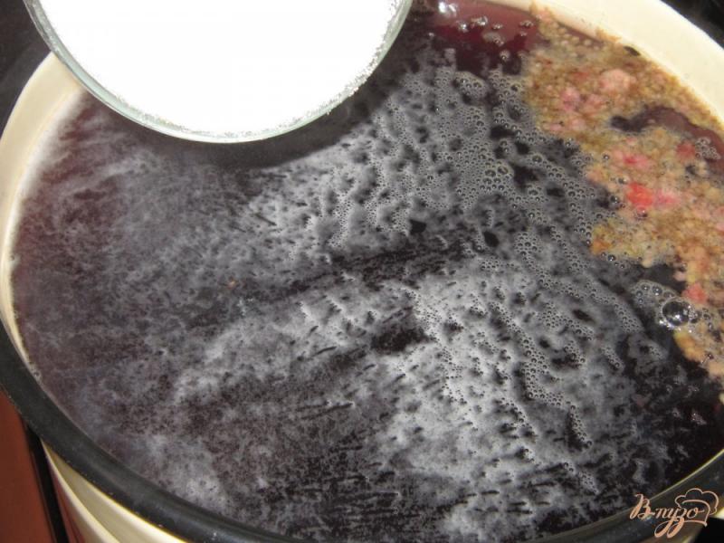 Фото приготовление рецепта: Компот из черешни и малины на зиму шаг №5