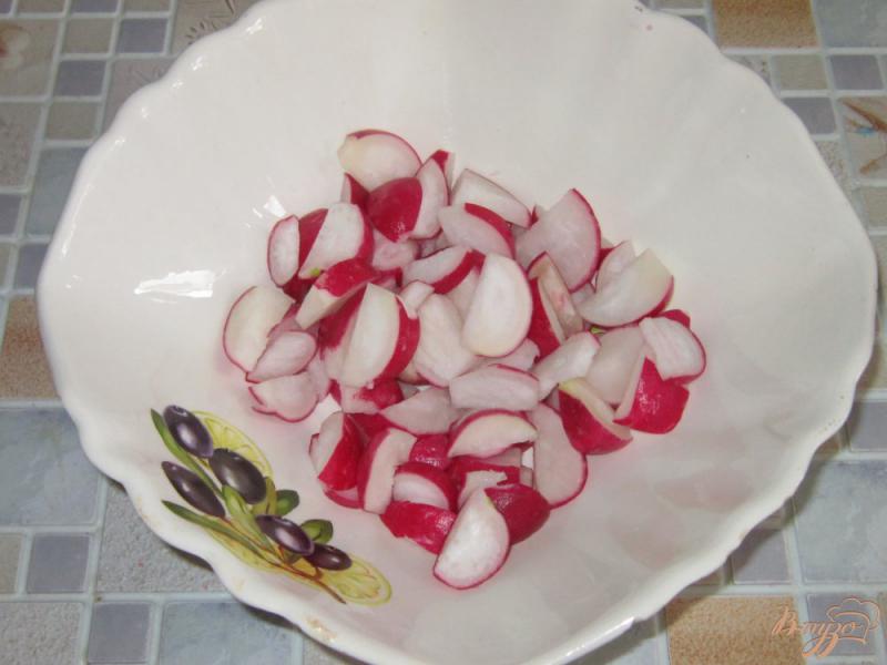 Фото приготовление рецепта: Салат из щавеля с огурцом и редисом шаг №1