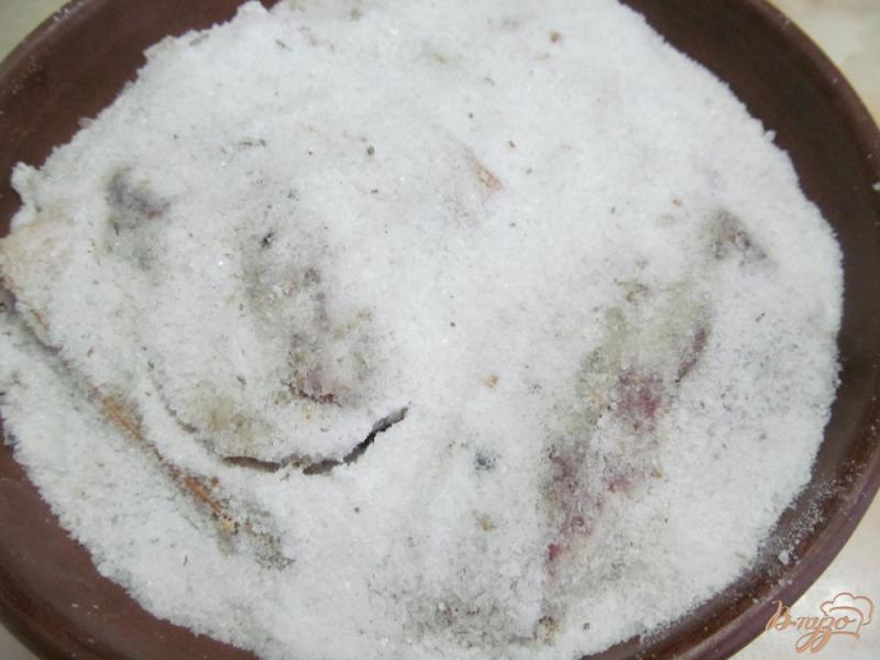 Фото приготовление рецепта: Соленое сало с чесноком и специями шаг №4