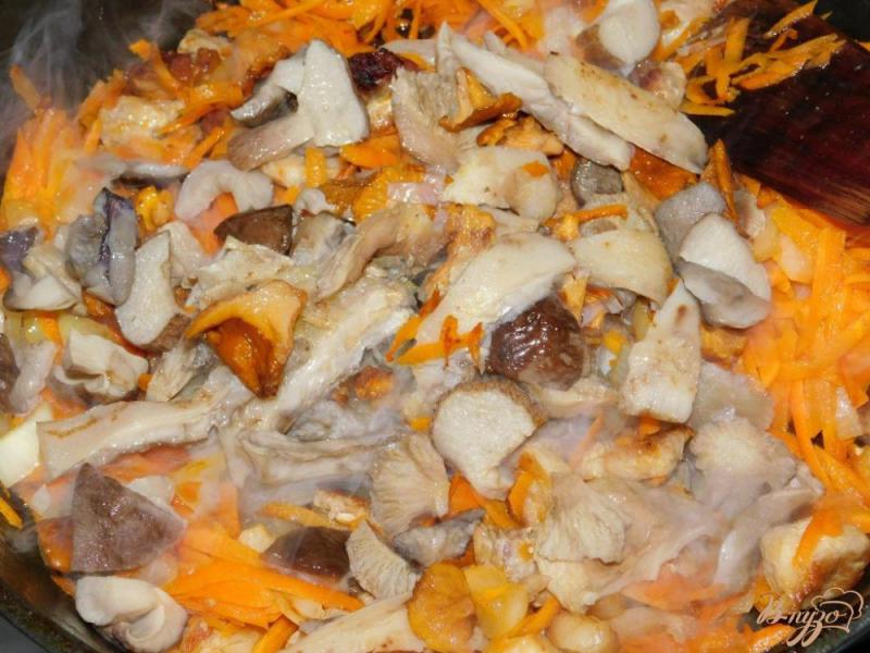 Фото приготовление рецепта: Начинка для блинов из капусты с грибами шаг №2