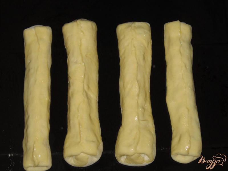 Фото приготовление рецепта: Сосиски в тесте с сыром и горчицей шаг №14