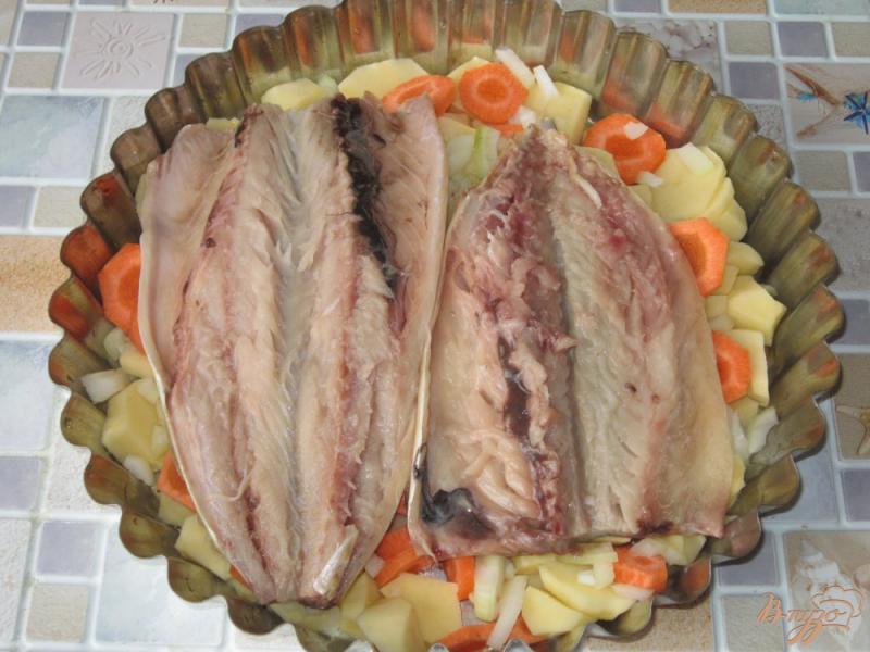 Фото приготовление рецепта: Скумбрия запеченная с овощами шаг №2