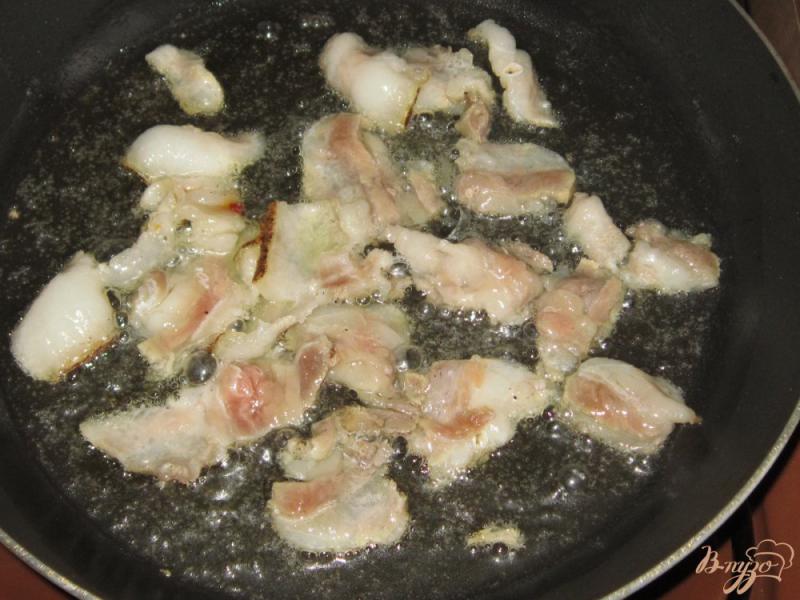 Фото приготовление рецепта: Картошка жареная на соленом сале шаг №2