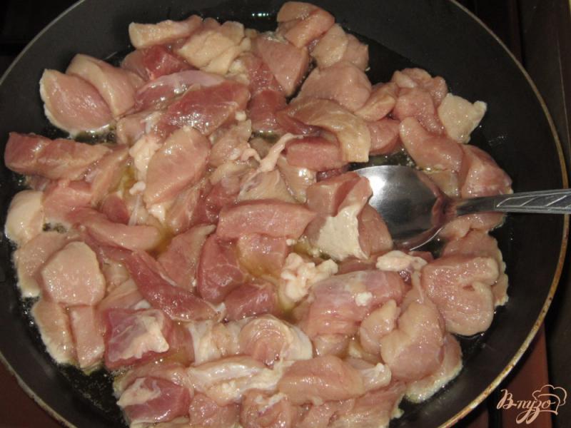 Фото приготовление рецепта: Свинина тушенная с черносливом и вином шаг №1