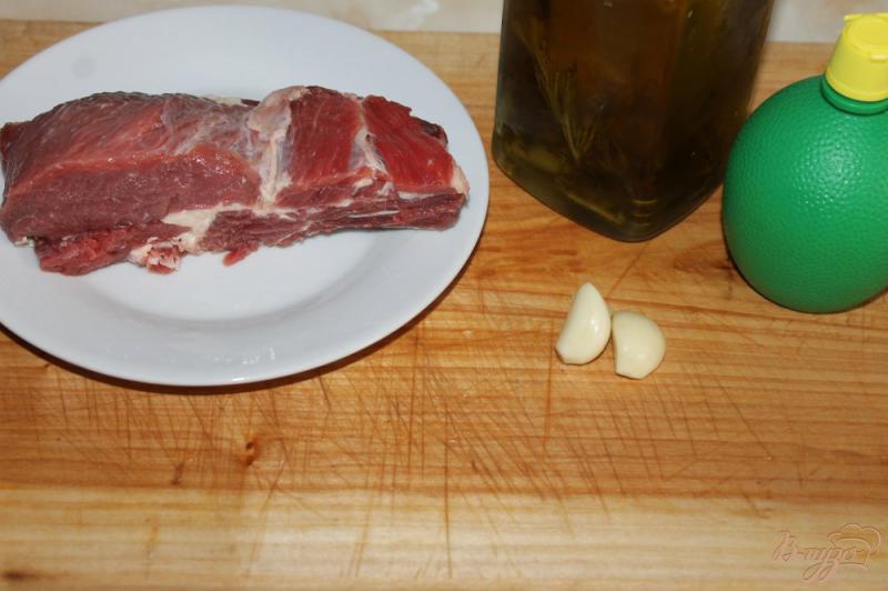 Фото приготовление рецепта: Телятина на кости маринованная в лаймовом соке и чесноке шаг №1
