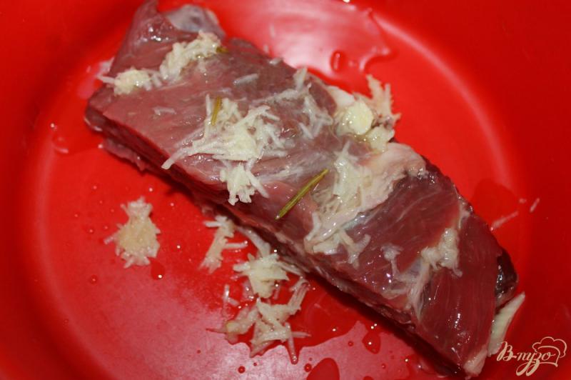 Фото приготовление рецепта: Телятина на кости маринованная в лаймовом соке и чесноке шаг №3