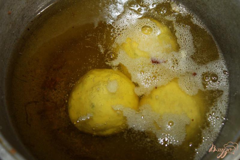 Фото приготовление рецепта: Картофельные шарики в кукурузной панировке шаг №4