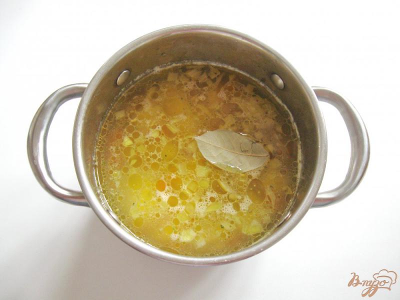 Фото приготовление рецепта: Гречневый суп с шампиньонами шаг №4
