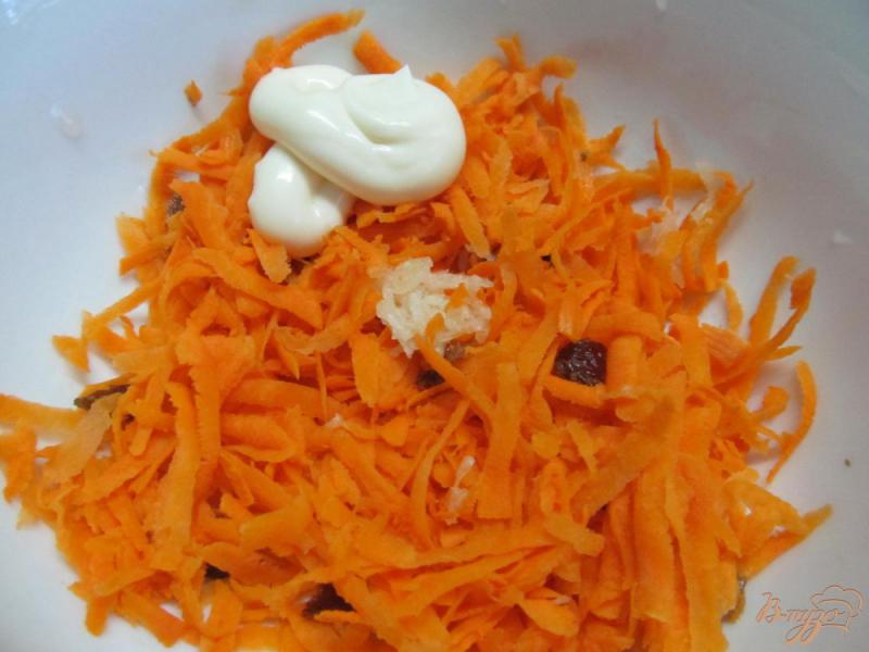 Фото приготовление рецепта: Салат из курицы с морковью и свеклой шаг №2