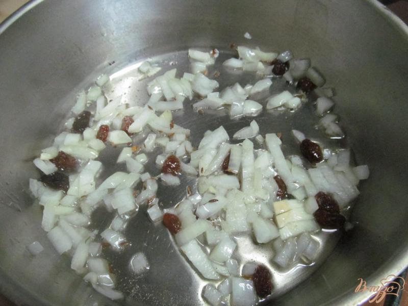 Фото приготовление рецепта: Рис и тыквой и изюмом шаг №2