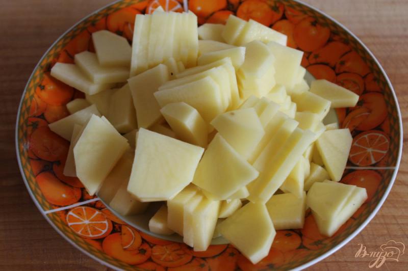 Фото приготовление рецепта: Жареный картофель на сале с баклажаном и перцем шаг №2