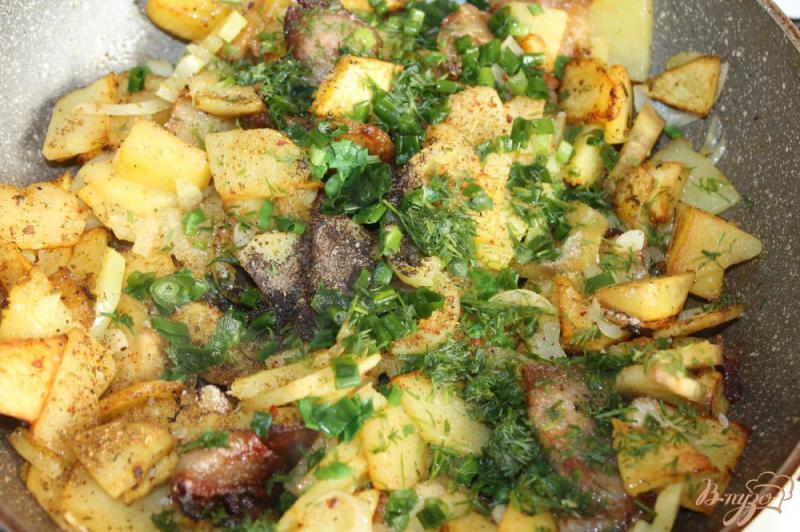 Фото приготовление рецепта: Жареный картофель на сале с баклажаном и перцем шаг №6