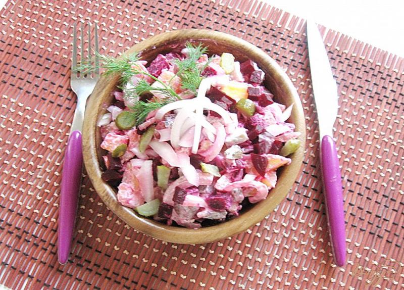 Фото приготовление рецепта: Картофельный салат со свеклой и майонезом шаг №7