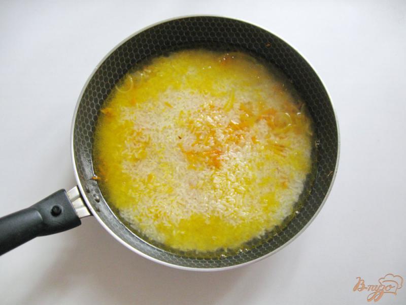Фото приготовление рецепта: Рис в сковороде шаг №8