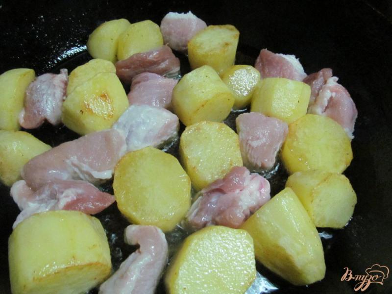 Фото приготовление рецепта: Оджахури - картофель со свининой шаг №2