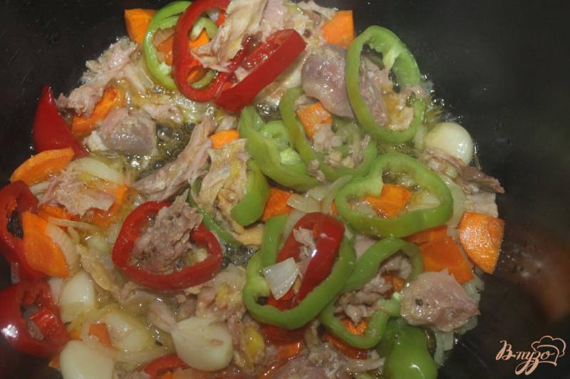 Фото приготовление рецепта: Рис с домашней колбасой и тушенкой в мультиварке шаг №4